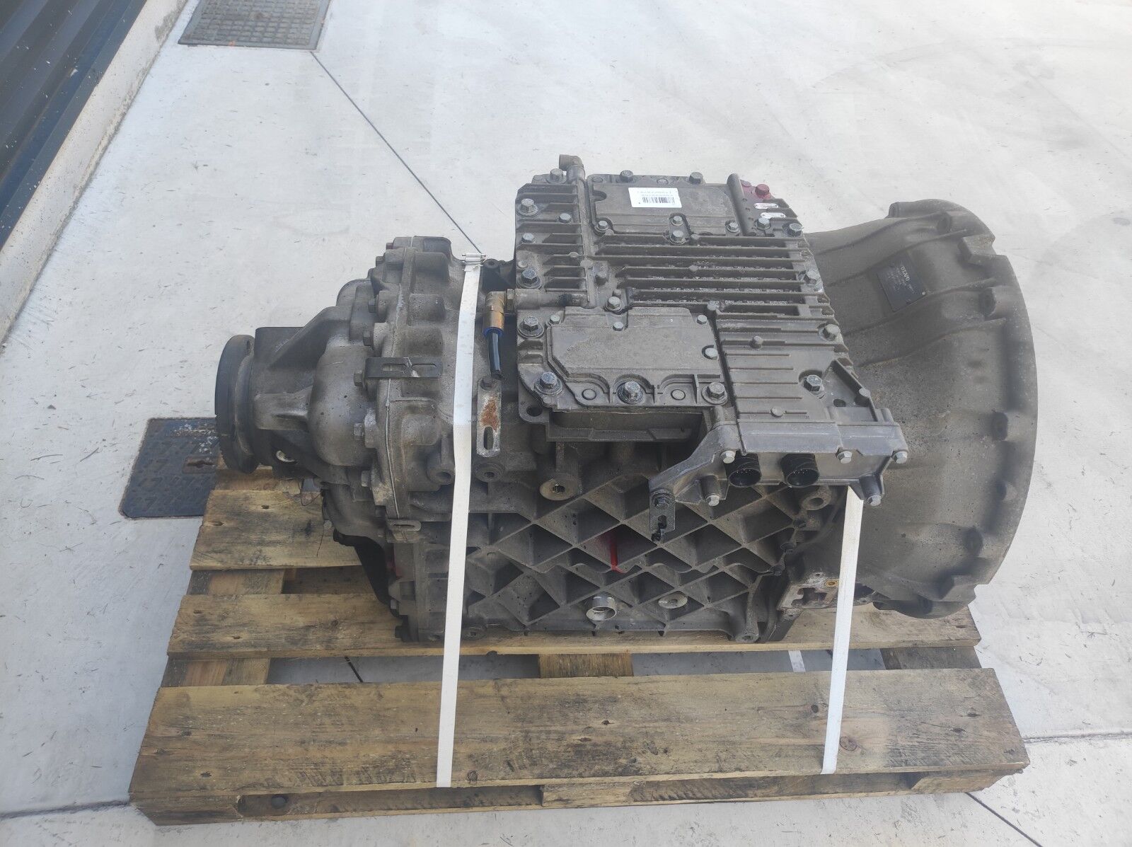 gearbox VOLVO AT2612D for truck tractor VOLVO FH13 FH16