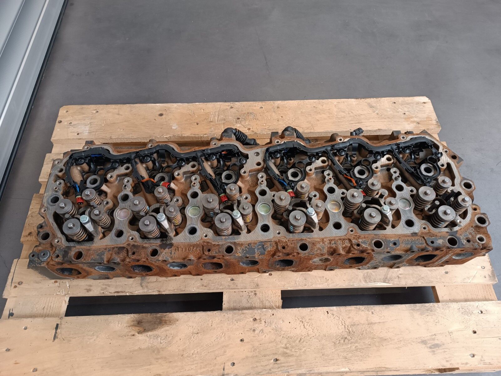 cylinder head DAF XF 105 oe1833333 2184936 2190199 for truck DAF XF105 - CF75 - Euro 5 - EEV