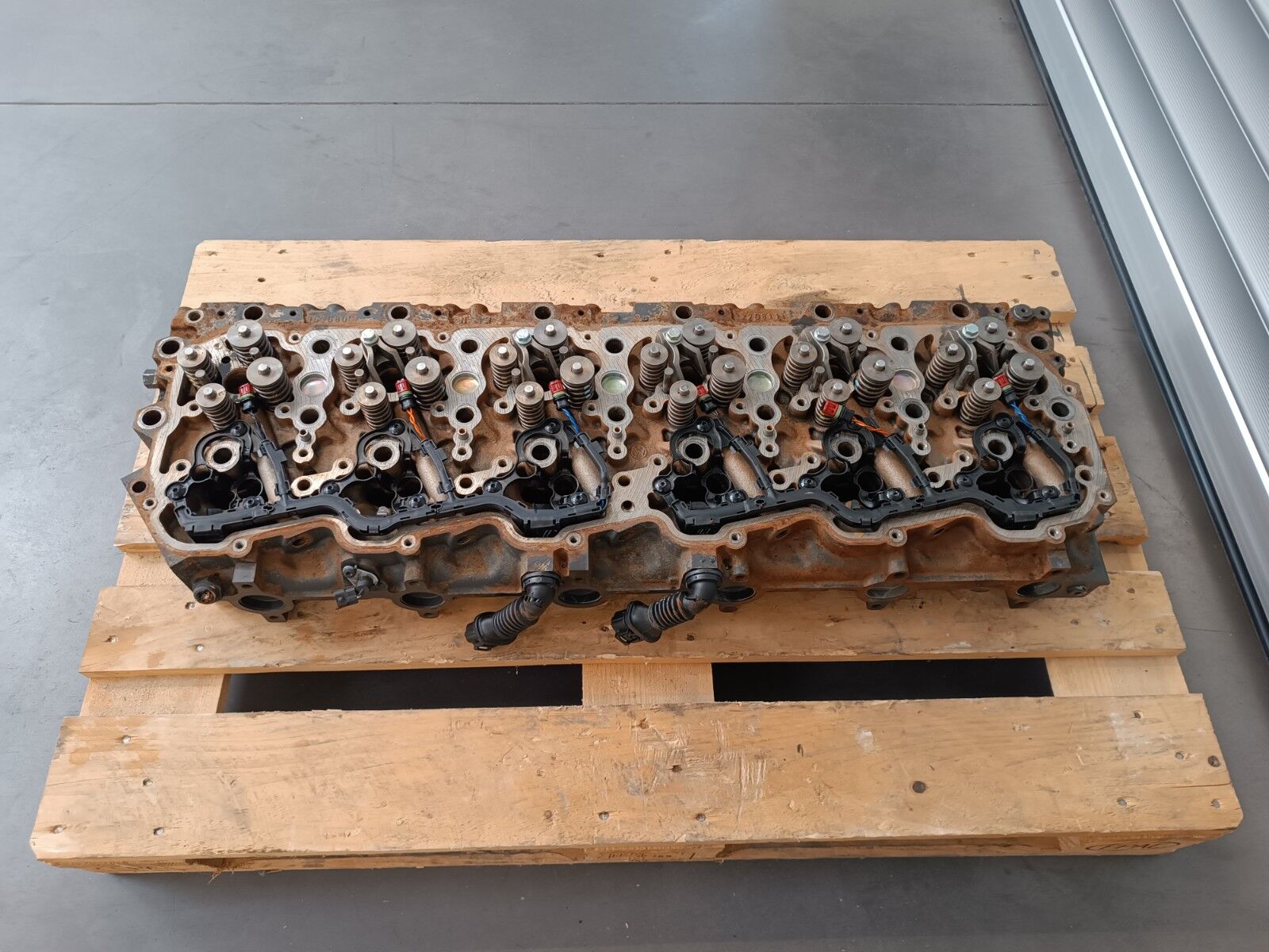 cylinder head DAF XF 105 oe1833333 2184936 2190199 for truck DAF XF105 - CF75 - Euro 5 - EEV