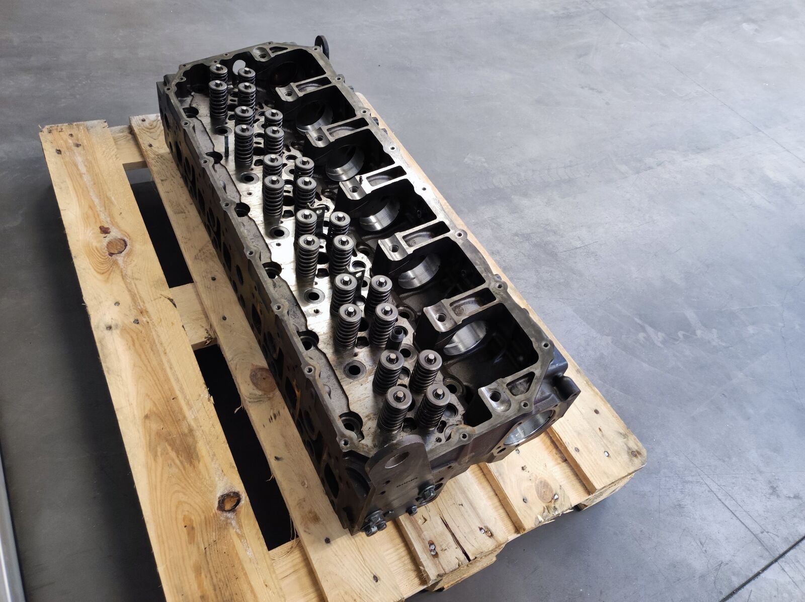 cylinder head IVECO Cursor 11 - Euro 6 for truck IVECO Stralis - Trakker