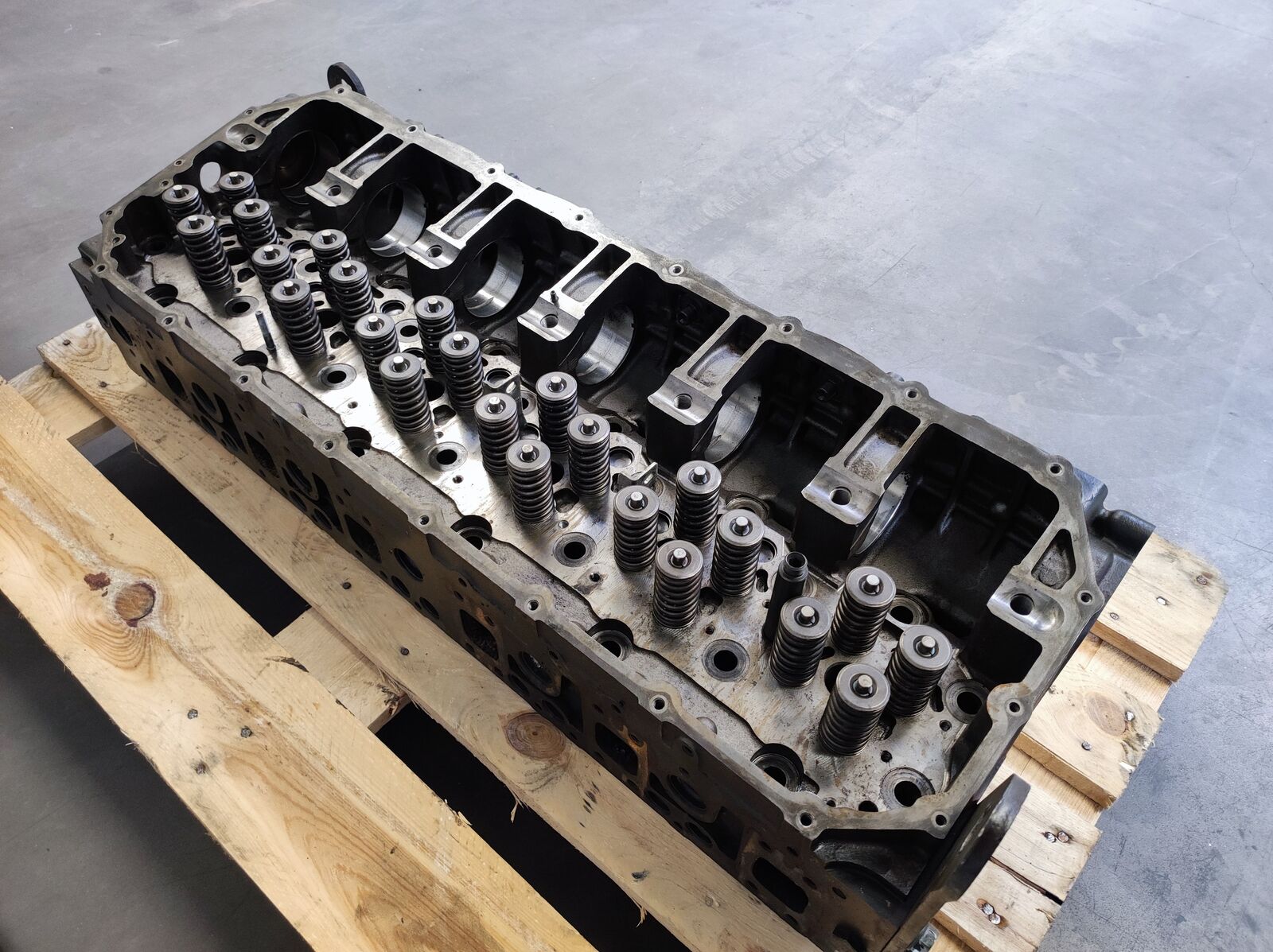 cylinder head IVECO Cursor 11 - Euro 6 for truck IVECO Stralis - Trakker