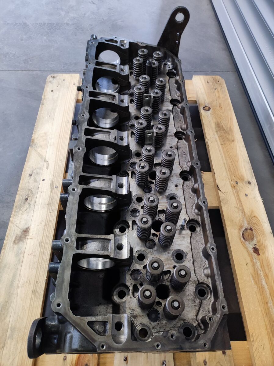 cylinder head IVECO Cursor 11 - Euro 6 for truck IVECO Stralis - Trakker