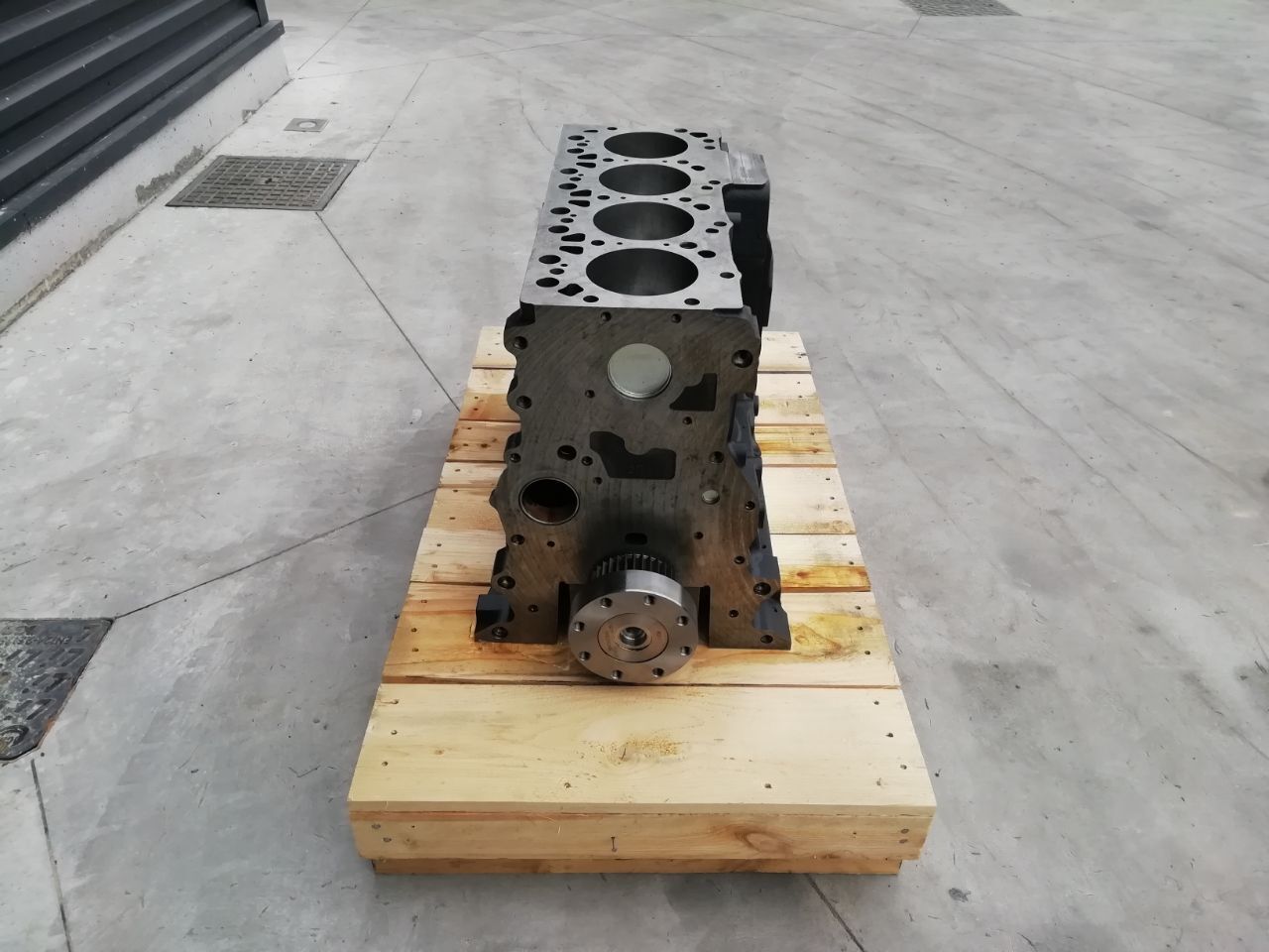 engine IVECO F4BE0454B for construction equipment - excavator - excavator IVECO SHORTBLOCK