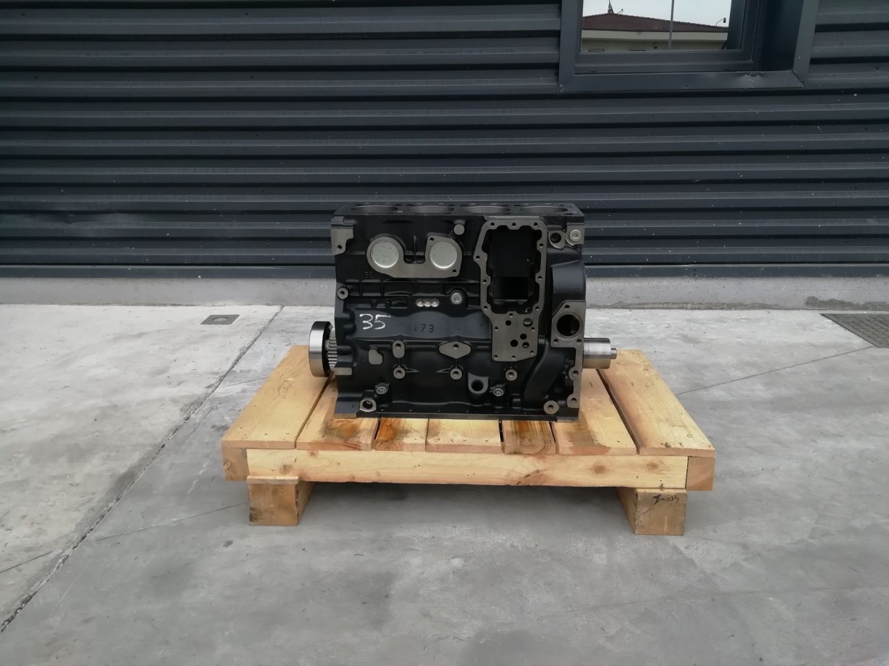 engine IVECO F4BE0454B for construction equipment - excavator - excavator IVECO SHORTBLOCK