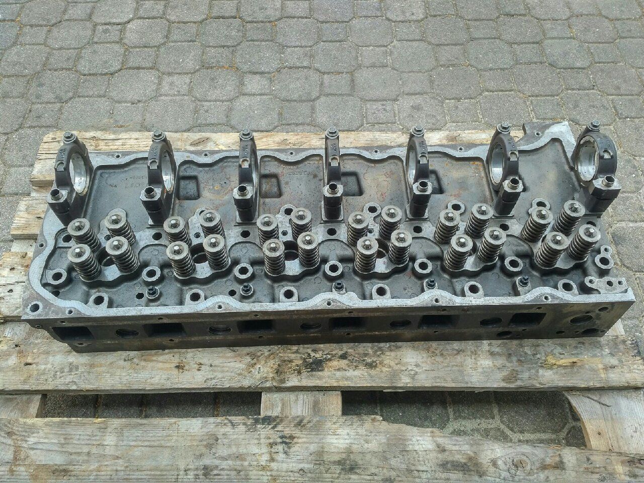 cylinder head VOLVO FM 260 300 340 380 - D9A for truck VOLVO E3 - Euro 3