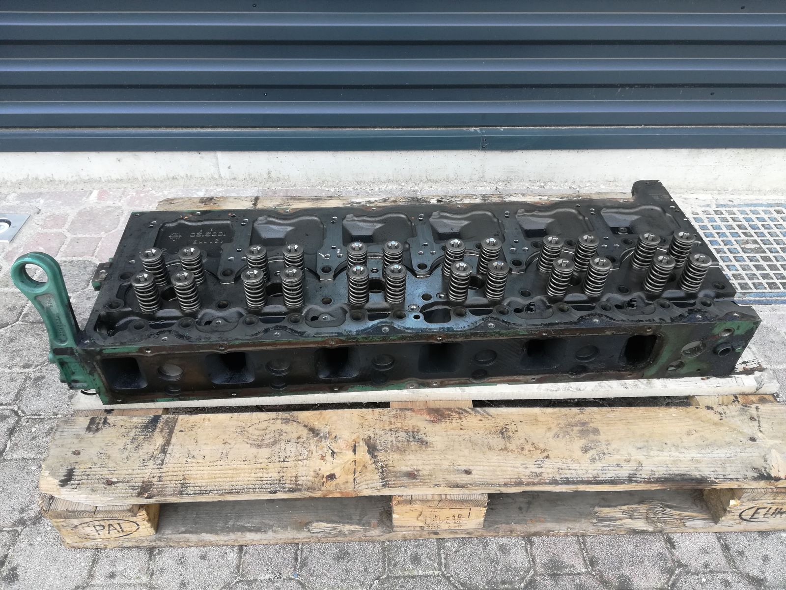 cylinder head RENAULT for truck RENAULT Premium E5