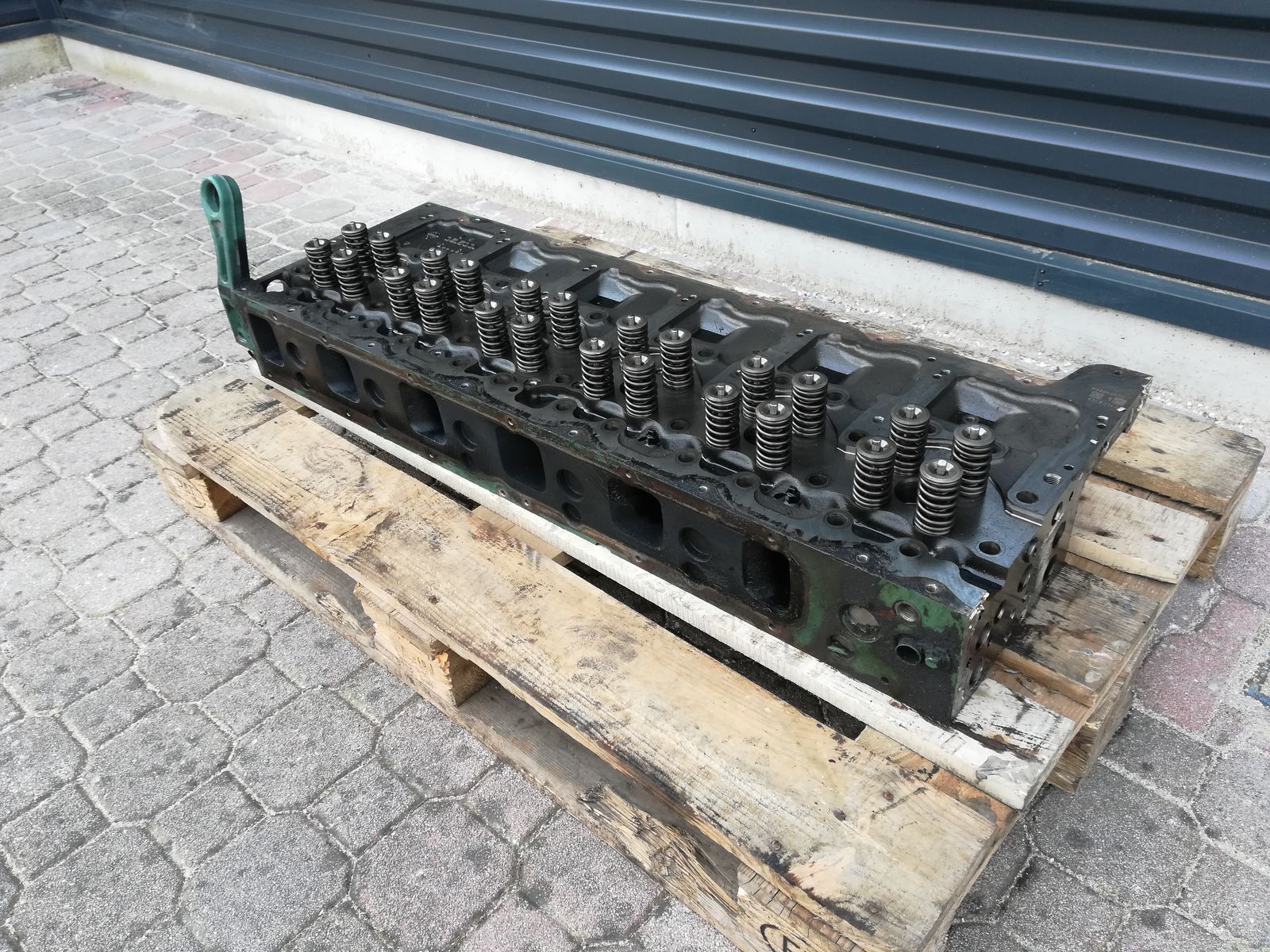 cylinder head RENAULT for truck RENAULT Premium E5