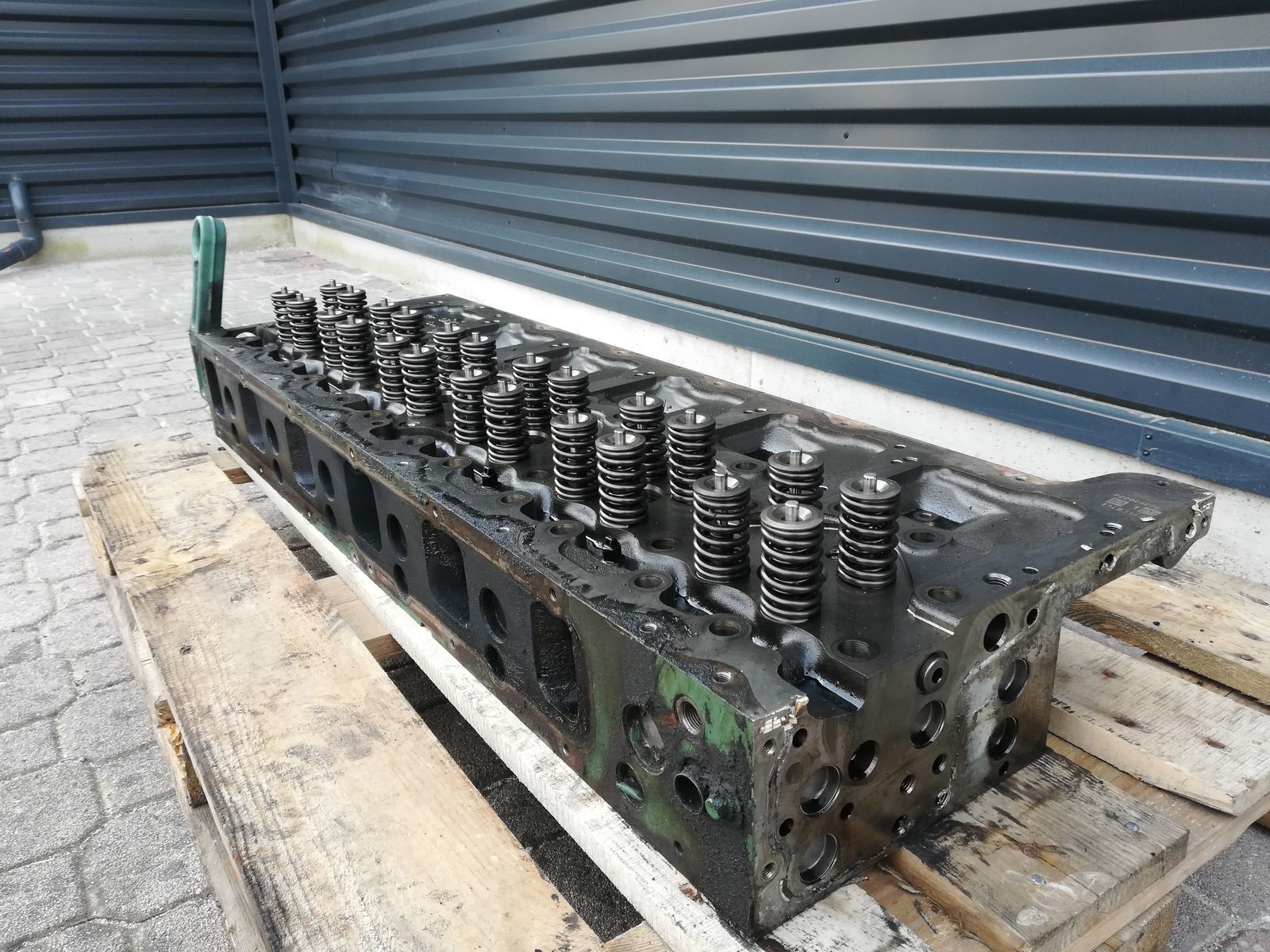 cylinder head RENAULT for truck RENAULT Premium E5