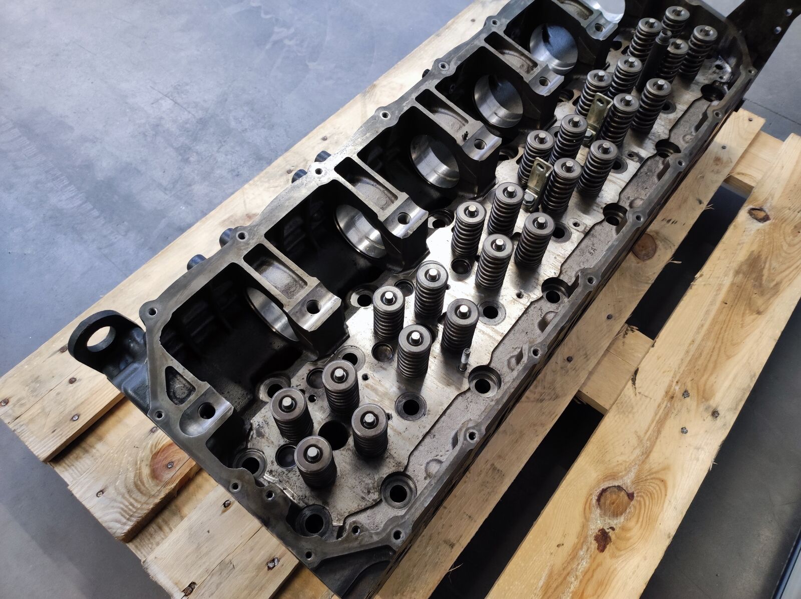 cylinder head IVECO STRALIS 460 480 Cursor 11 E6 F3GFE611 for truck IVECO Stralis - Trakker