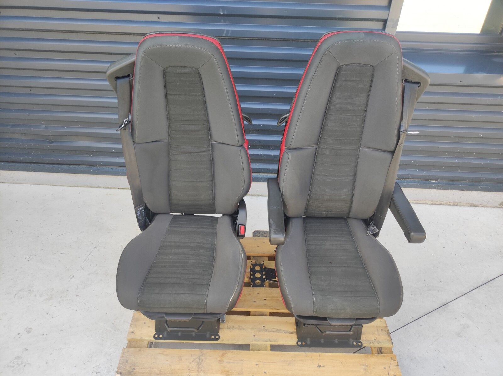 seat VOLVO driver + passenger for truck VOLVO FH4 E6