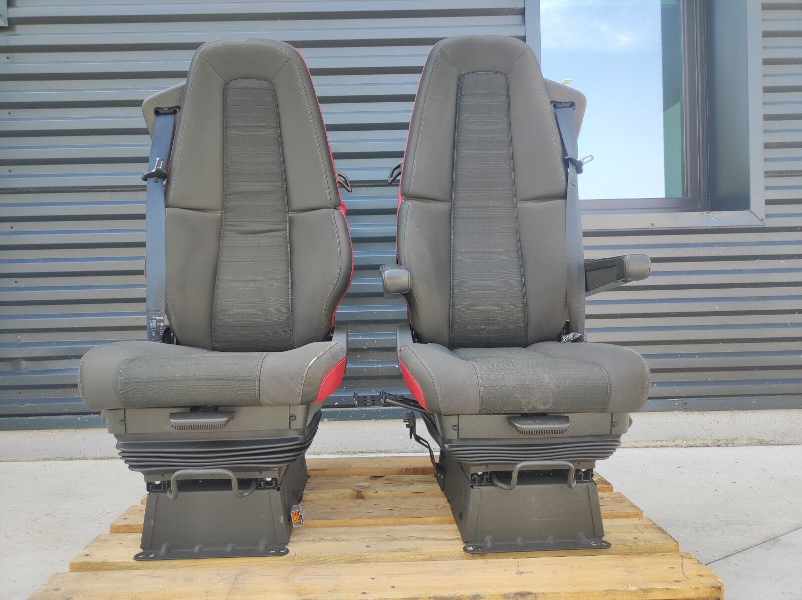 seat VOLVO driver + passenger for truck VOLVO FH4 E6