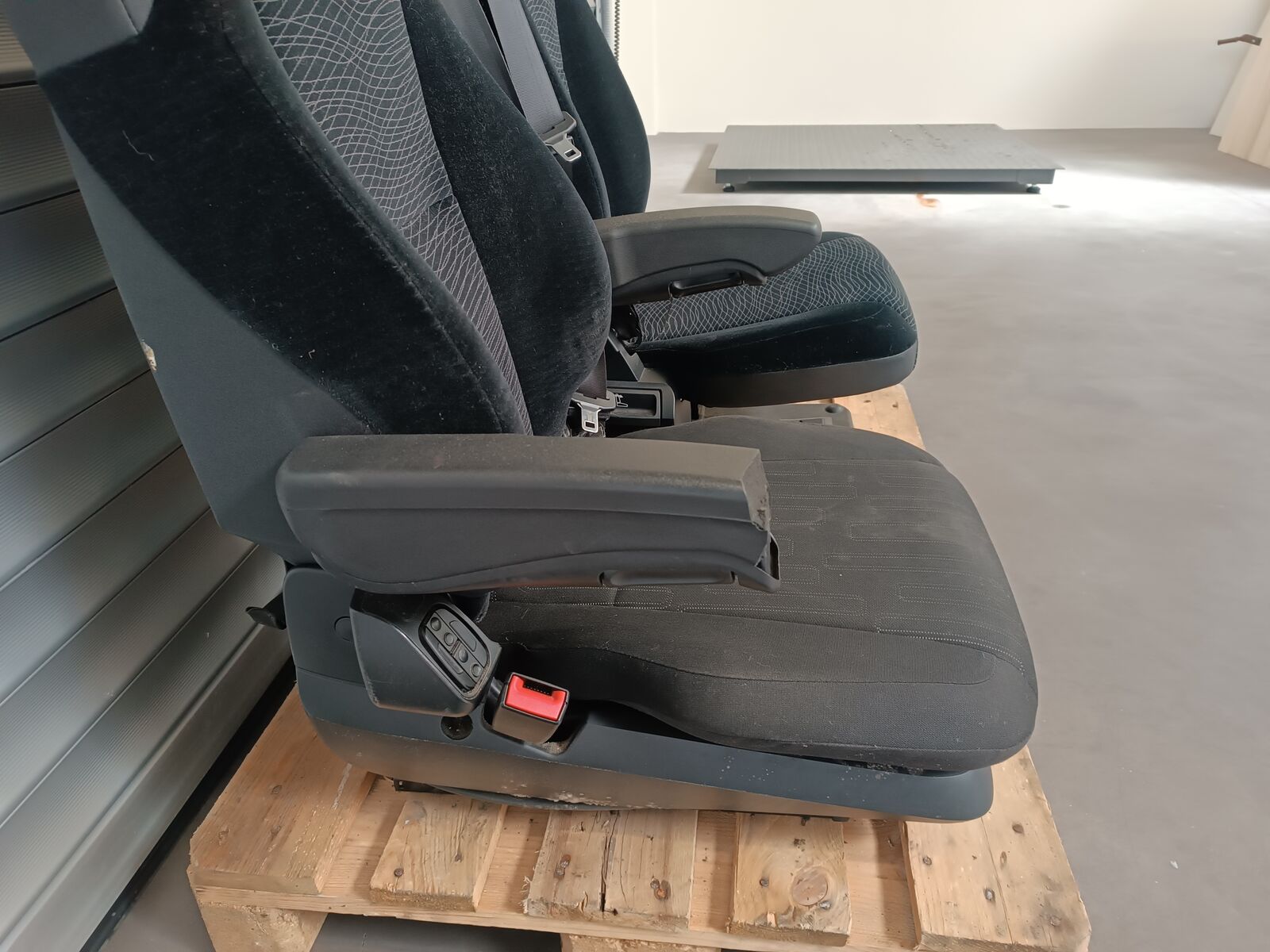 seat MERCEDES-BENZ RH+LH - DX+SX for truck MERCEDES-BENZ ACTROS AROCS AXOR ANTOS