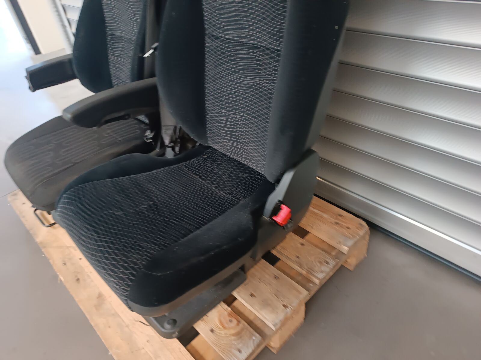 seat MERCEDES-BENZ RH+LH - DX+SX for truck MERCEDES-BENZ ACTROS AROCS AXOR ANTOS