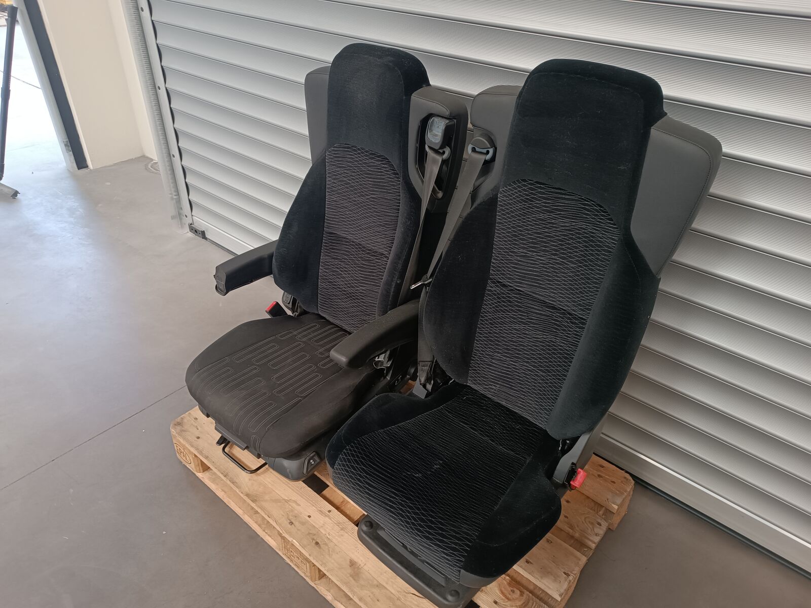 seat MERCEDES-BENZ RH+LH - DX+SX for truck MERCEDES-BENZ ACTROS AROCS AXOR ANTOS