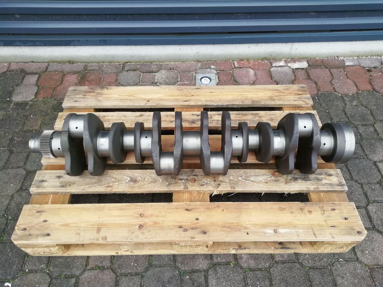 crankshaft DAF 1291804 1653898 for truck DAF XF95 480 hp / PS Euro 3