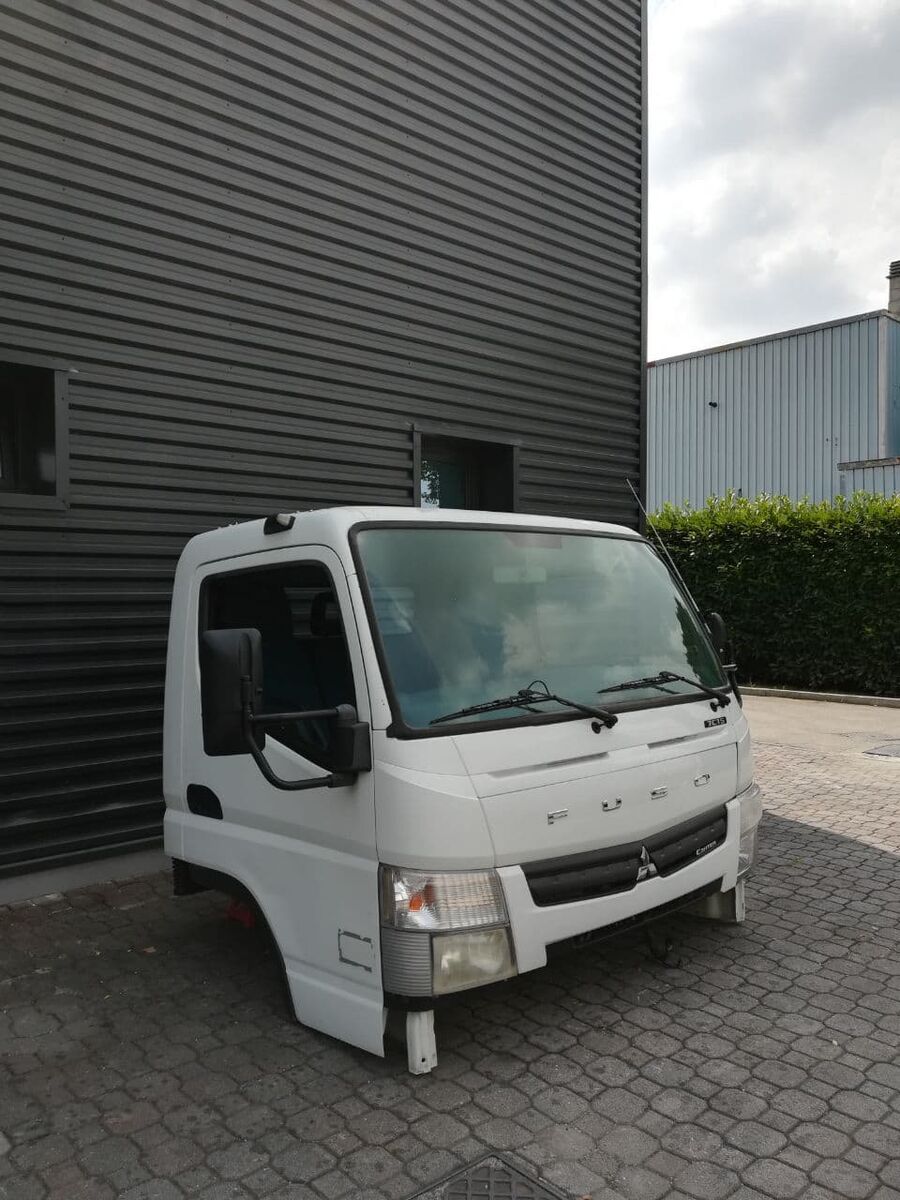 cabin MITSUBISHI FUSO CANTER C TYPE MODEL Euro 6, Euro 5, EEV for commercial vehicle - light truck Mitsubishi Fuso Comfort Cab Large model