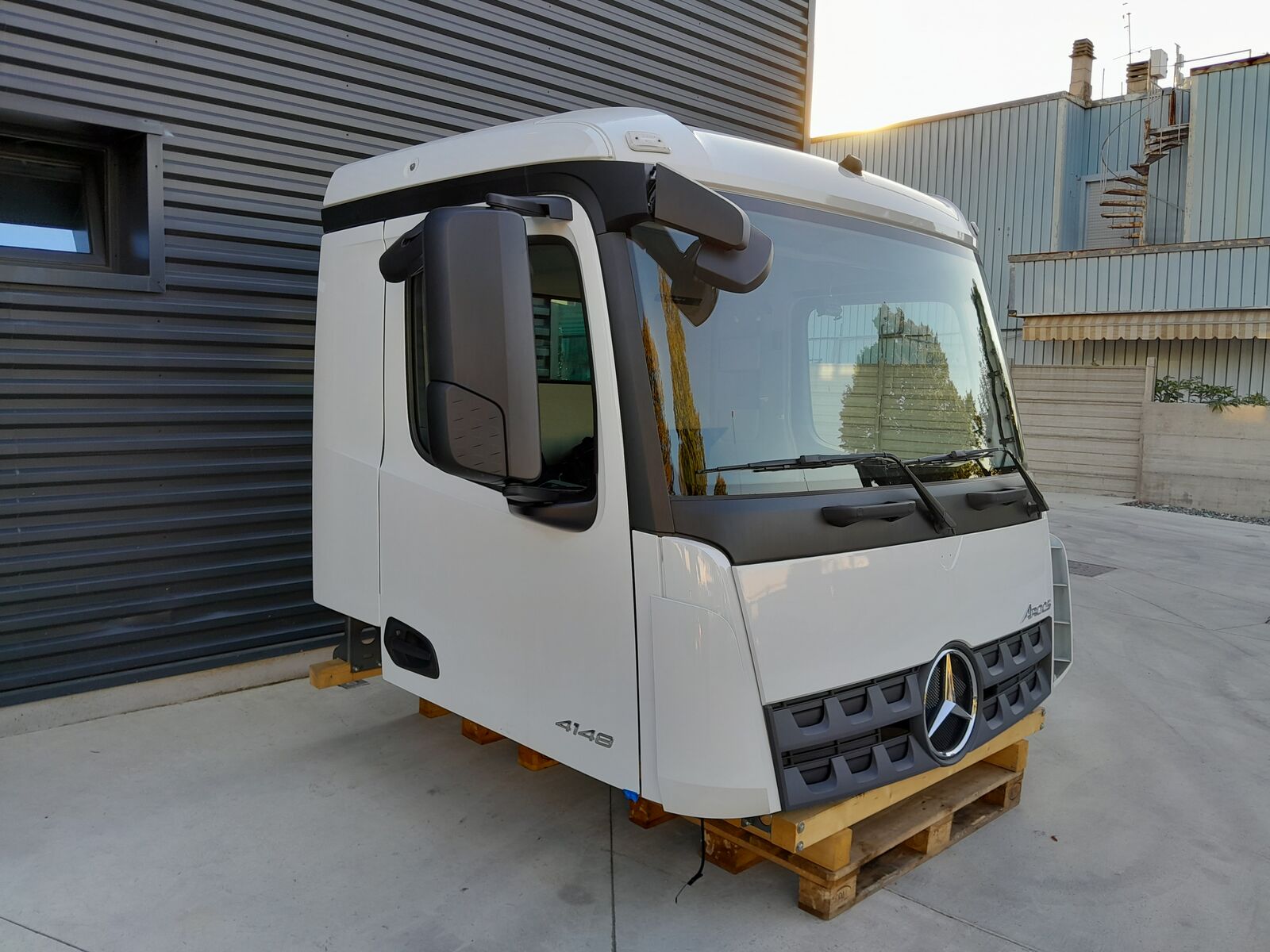 cabin MERCEDES-BENZ Arocs Actros MP4 Euro 6 for truck MERCEDES-BENZ ClassicSpace "M" 320mm tunnel