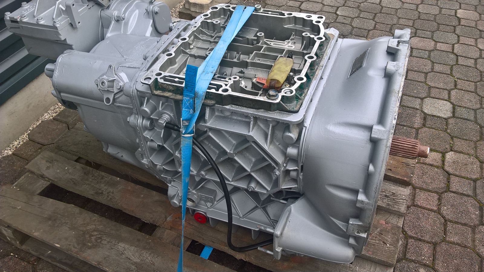 gearbox VOLVO AT/VT REBUILT WITH WARRANTY for truck VOLVO FH, FM, FH12, FH13, FH16, FM13, FM12