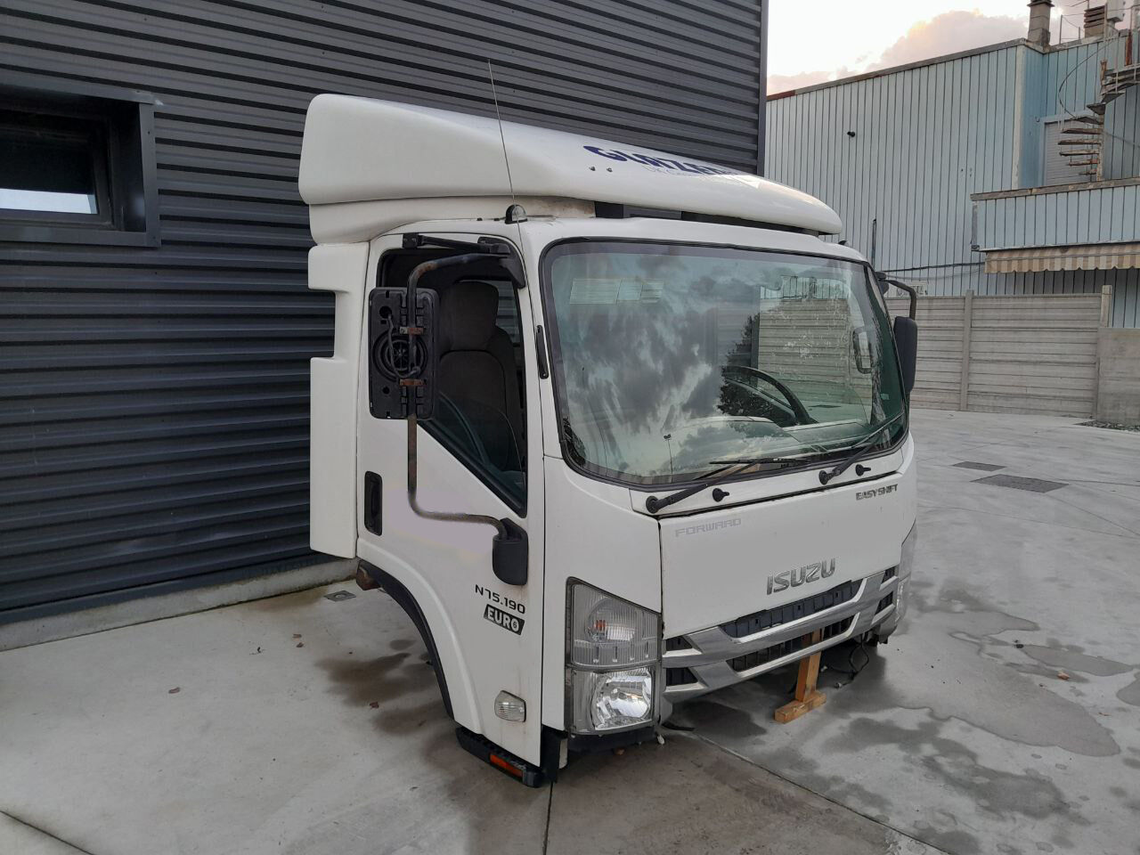 cabin ISUZU N75 for truck ISUZU LARGE - Euro 6